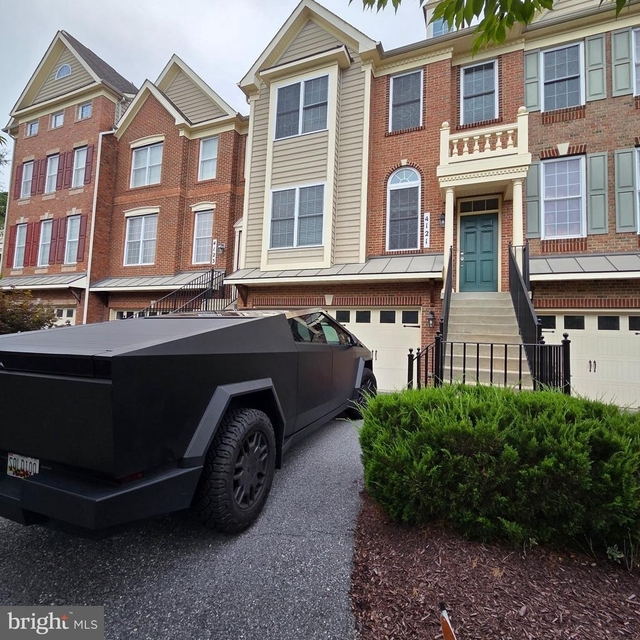 4121 Chariot Way - Photo 1