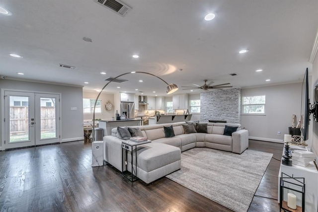 331 W 30th Street - Photo 1