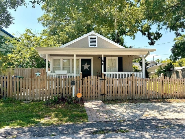 102 W Elm Street - Photo 1