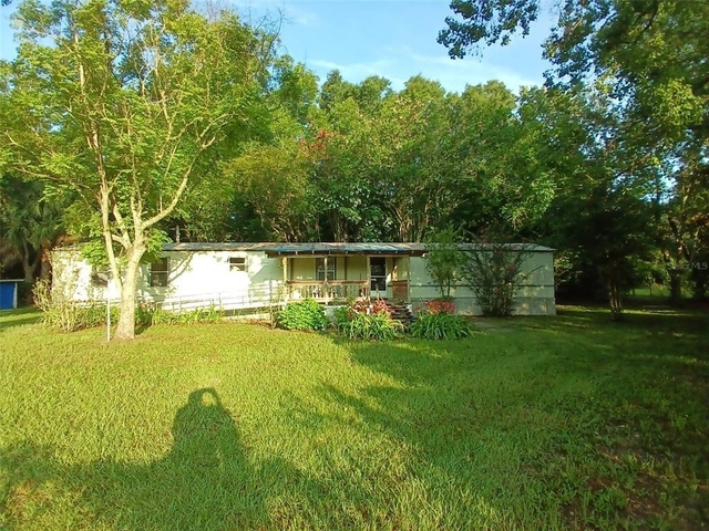 210 Se Hardin Court - Photo 1