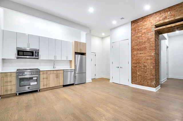 Madison Avenue - Photo 1
