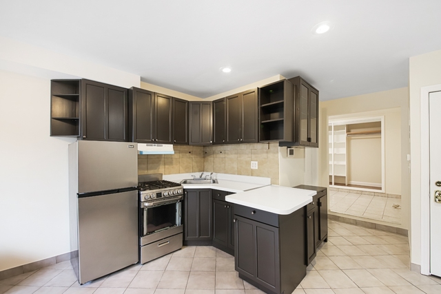 11-55 Welling Court - Photo 1