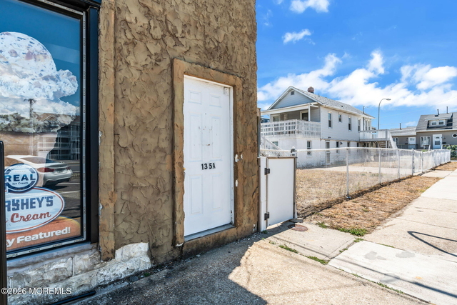 135 Hamilton Avenue - Photo 1