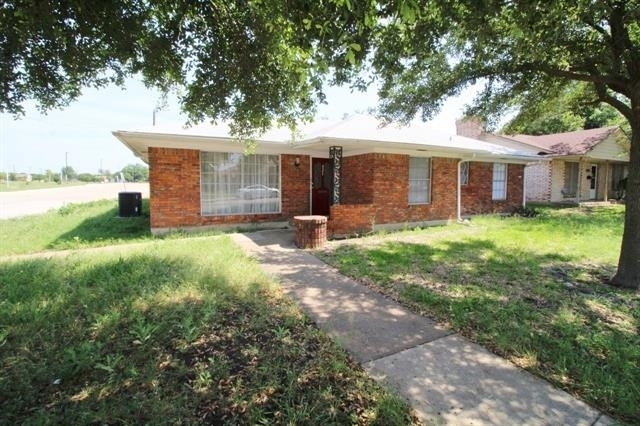 821 Rea Avenue - Photo 1