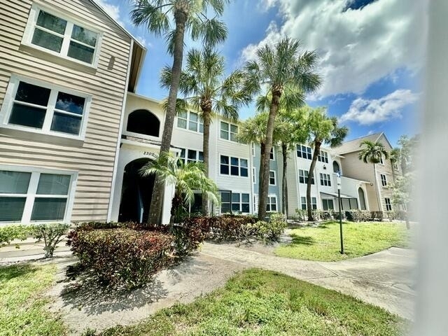 2305 N Congress Avenue - Photo 1
