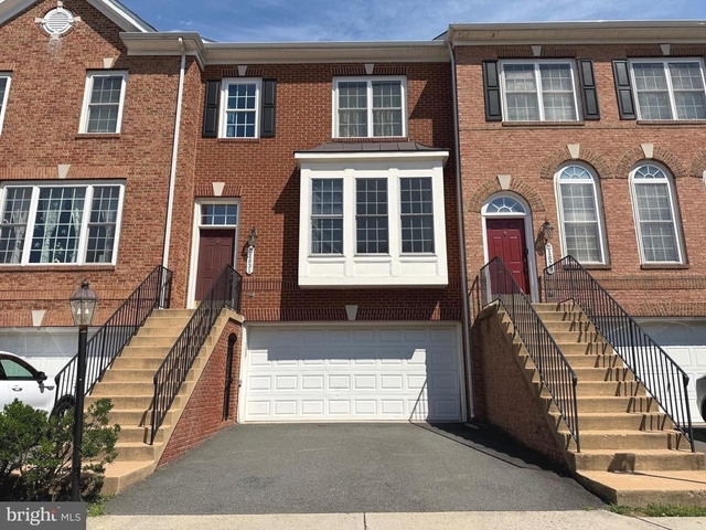 21831 Ladyslipper Square - Photo 1