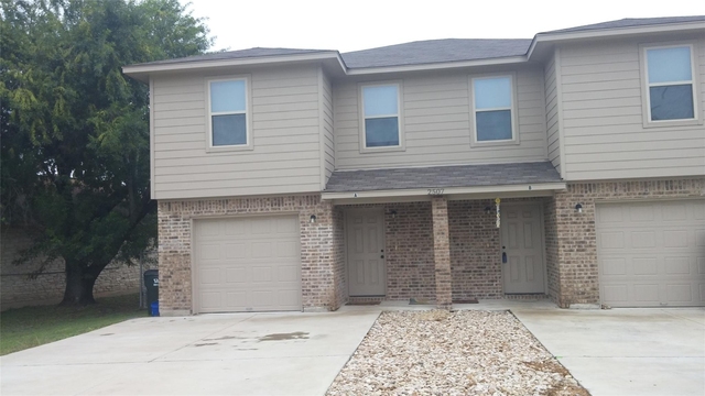 2507 Oak Ln Ln - Photo 1