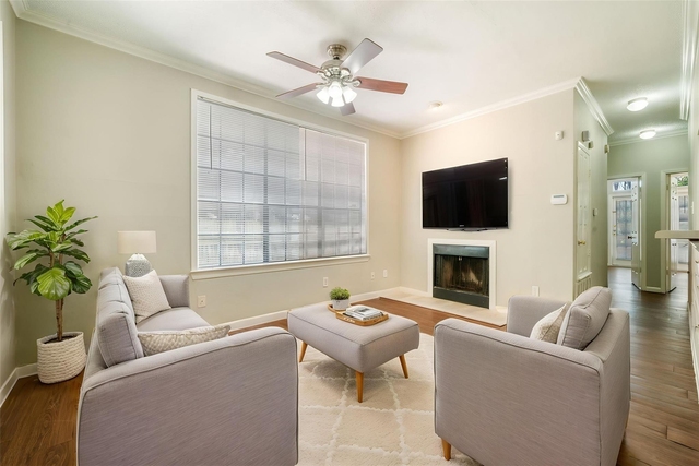 2300 Leon St - Photo 1