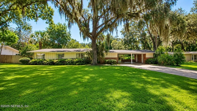 1301 Kings Road - Photo 1