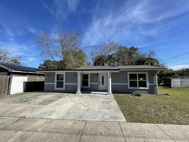 415 S Robbins Avenue - Photo 1