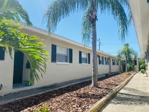646 88th Avenue N - Photo 1