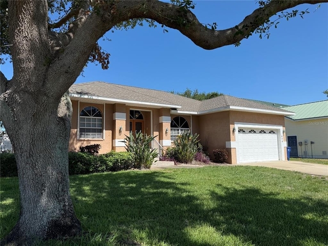 626 7th Avenue N - Photo 1