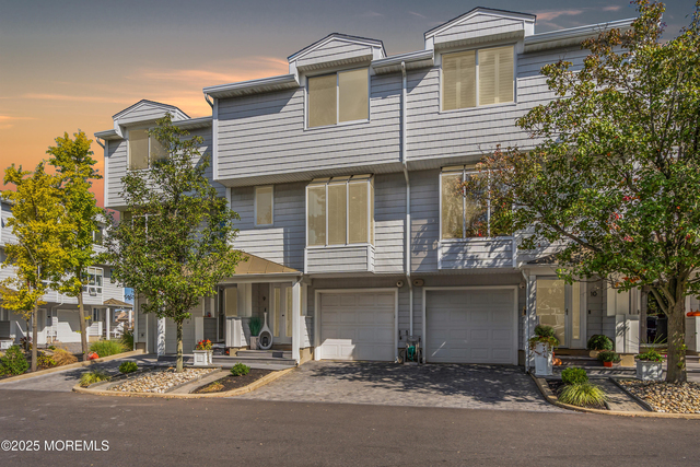 165 Riddle Avenue - Photo 1