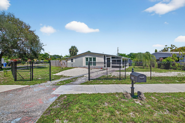 300 Sw 25th Avenue - Photo 1