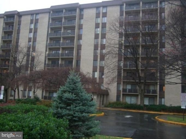 6001 Arlington Boulevard - Photo 1