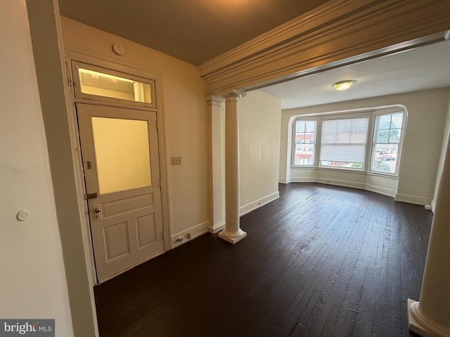 132 W Market Street - Photo 1