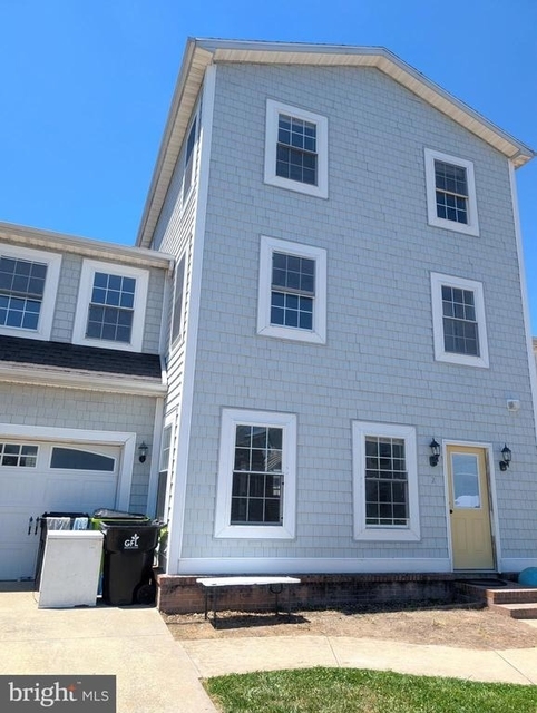 200 W Market Street - Photo 1