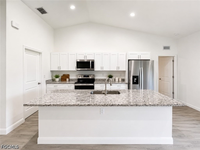 537 Greenbriar Boulevard - Photo 1