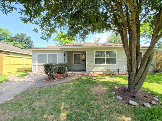 1223 Shawnee Street - Photo 1