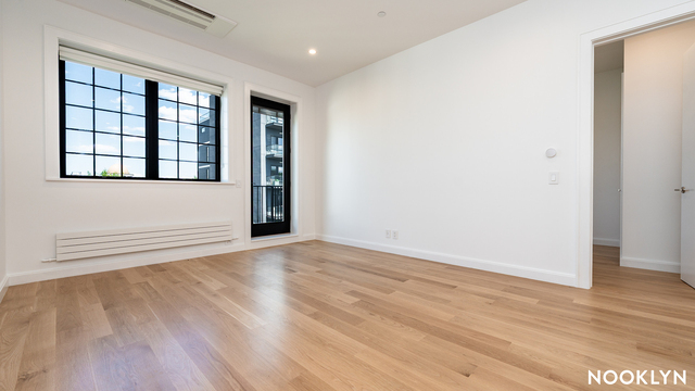 166 Eckford St - Photo 1