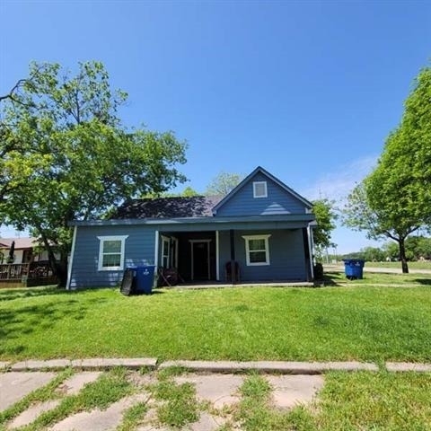 801 Nw Main Street - Photo 1