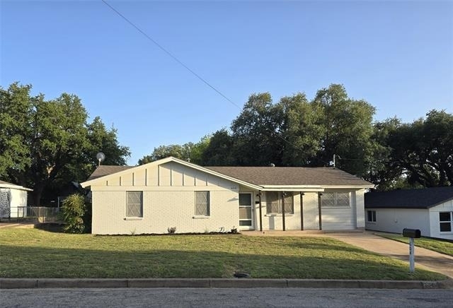 604 E 4th Street - Photo 1
