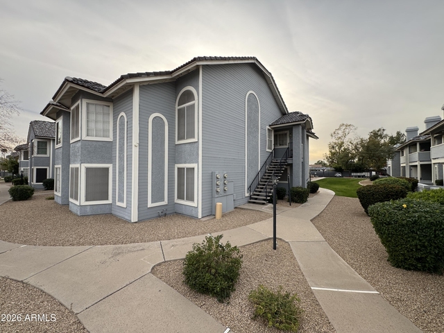 2910 W Marconi Avenue - Photo 1