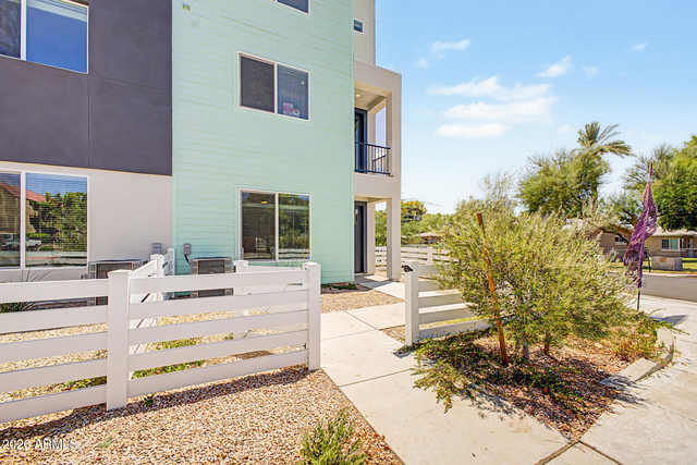 2601 E Clarendon Avenue - Photo 1