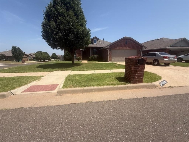 11309 Nw 99th Street - Photo 1