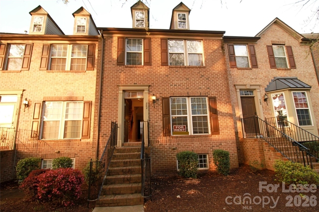 264 W Bland Street - Photo 1
