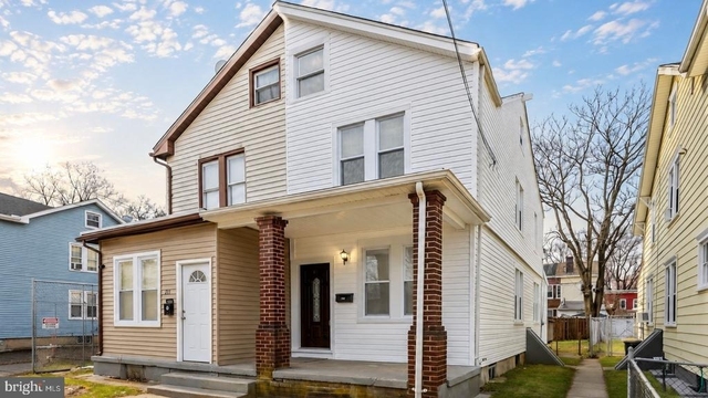 209 Woodlawn Avenue - Photo 1