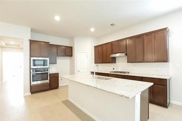 135 Horseshoe Cv - Photo 1