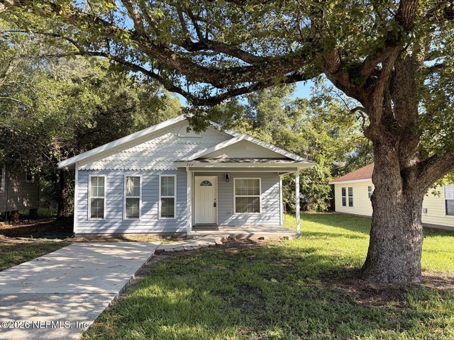 747 Broxton Street - Photo 1