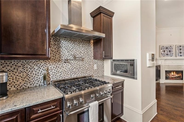 629 Boulevard Ne - Photo 1