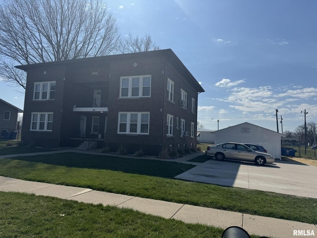 209 E 10th Street - Photo 1