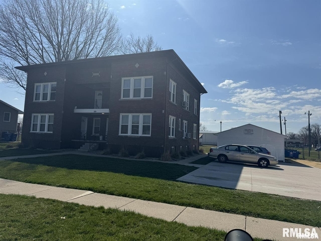 209 E 10th Street - Photo 1