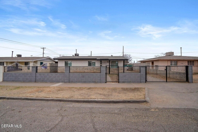 5316 Saxon Drive - Photo 1