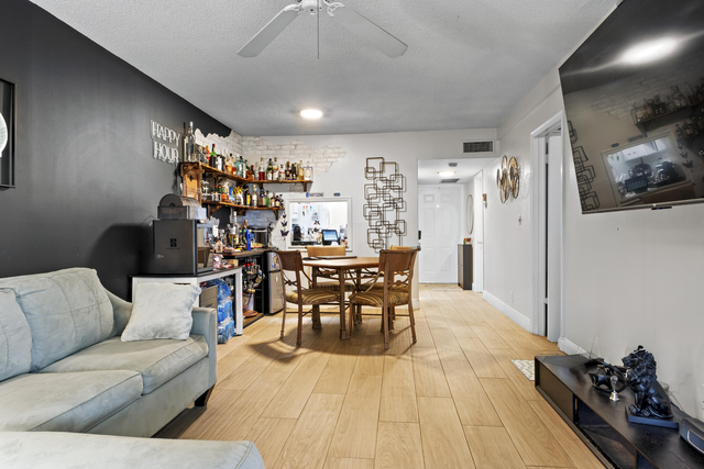 899 Se 2nd Avenue - Photo 1