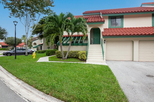 3 Lexington Lane E - Photo 1