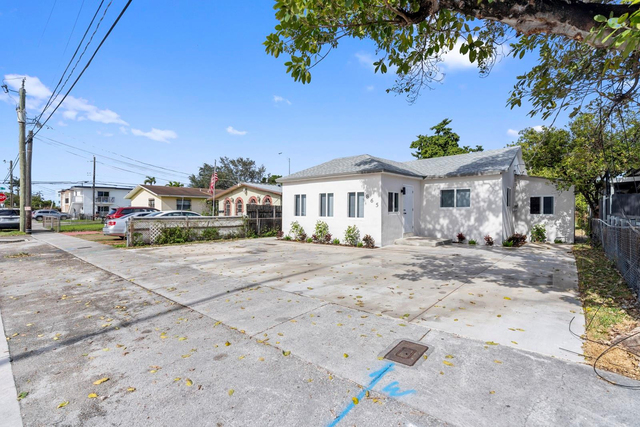 865 Se 12th Street - Photo 1