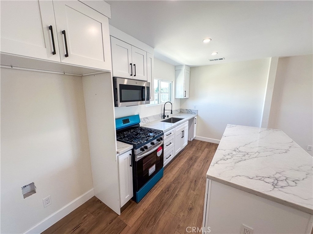 2927 S Redondo Boulevard - Photo 1