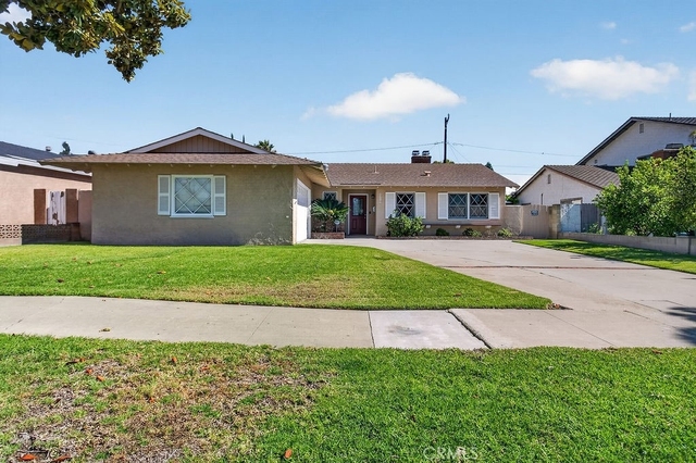 2310 E Monroe - Photo 1
