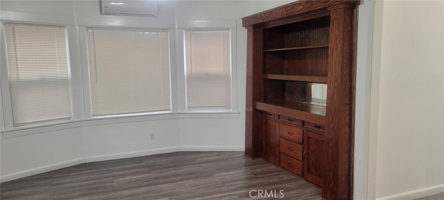 836 W 40th - Photo 1