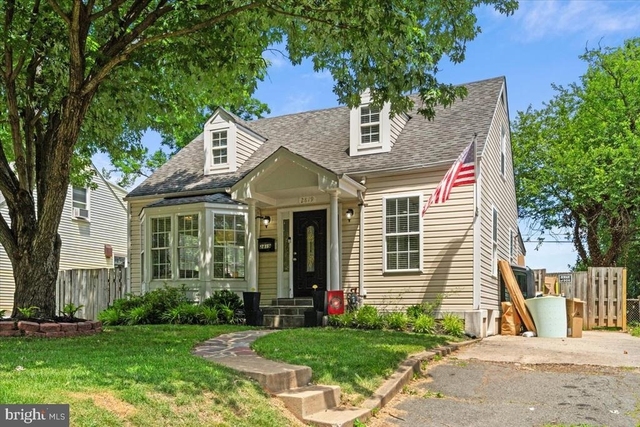 2819 Summerfield Road - Photo 1
