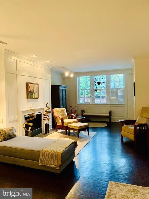 323 Pine Street - Photo 1