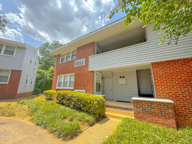 705 Daniels Street - Photo 1