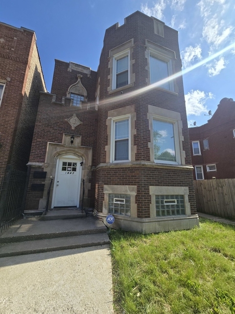 1847 W Garfield Boulevard - Photo 1