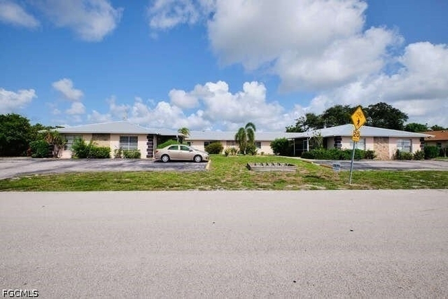 4104 Se 12th Place - Photo 1