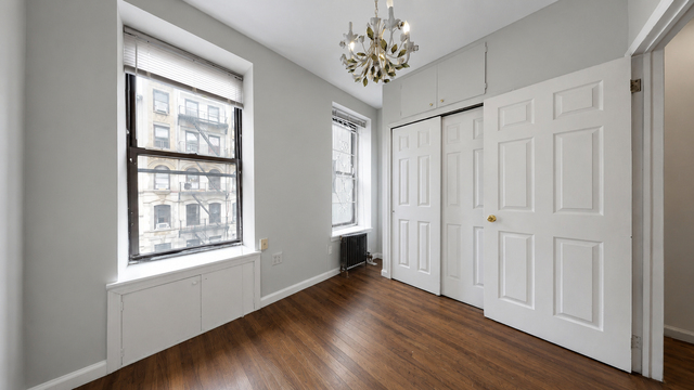 214 East 10th Street - Photo 1