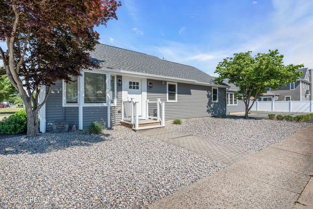 501 Forman Avenue - Photo 1